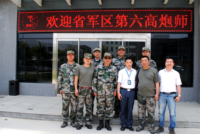 省军区高炮师领导参观西驰电气(图1) 省军区高炮师领导参观西驰电气(图1)