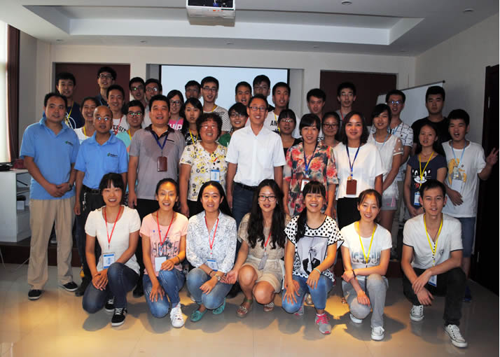 理工大学生在西驰实习结业典礼(图2) 理工大学生在西驰实习结业典礼(图2)