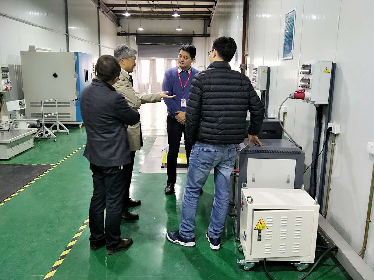 西安理工大钟彦儒教授莅临集团研发中心考察指导(图3) 西安理工大钟彦儒教授莅临集团研发中心考察指导(图3)