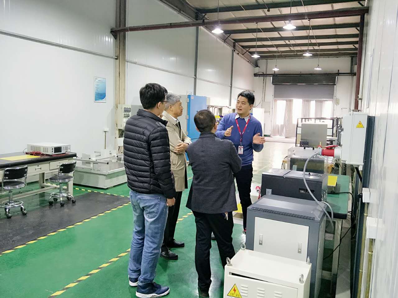 西安理工大钟彦儒教授莅临集团研发中心考察指导(图2) 西安理工大钟彦儒教授莅临集团研发中心考察指导(图2)