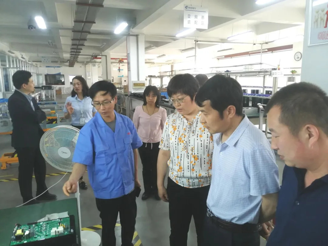 兵团第十一师领导莅临西驰电气考察交流(图2)