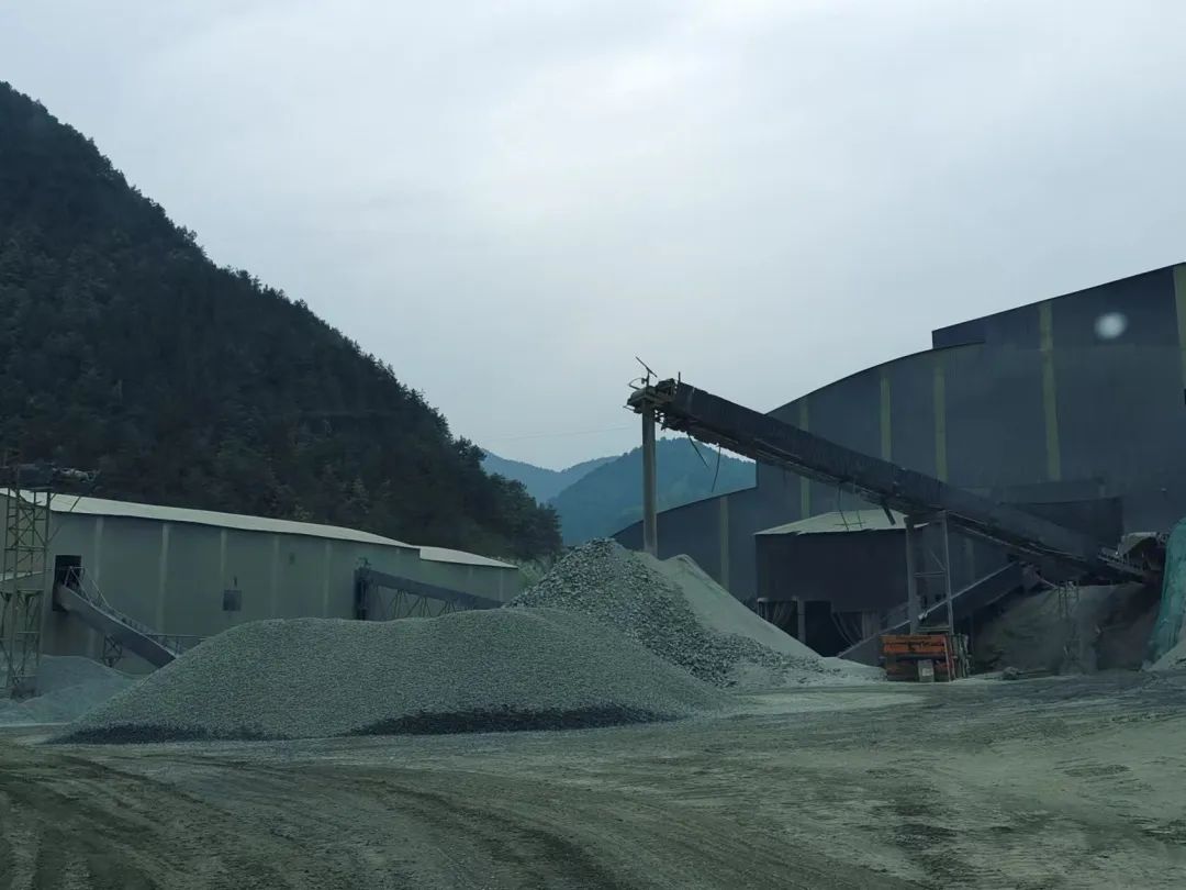 西驰电气服务中国能建葛洲坝易普力公司—砂石骨料项目(图2) 西驰电气服务中国能建葛洲坝易普力公司—砂石骨料项目(图2)